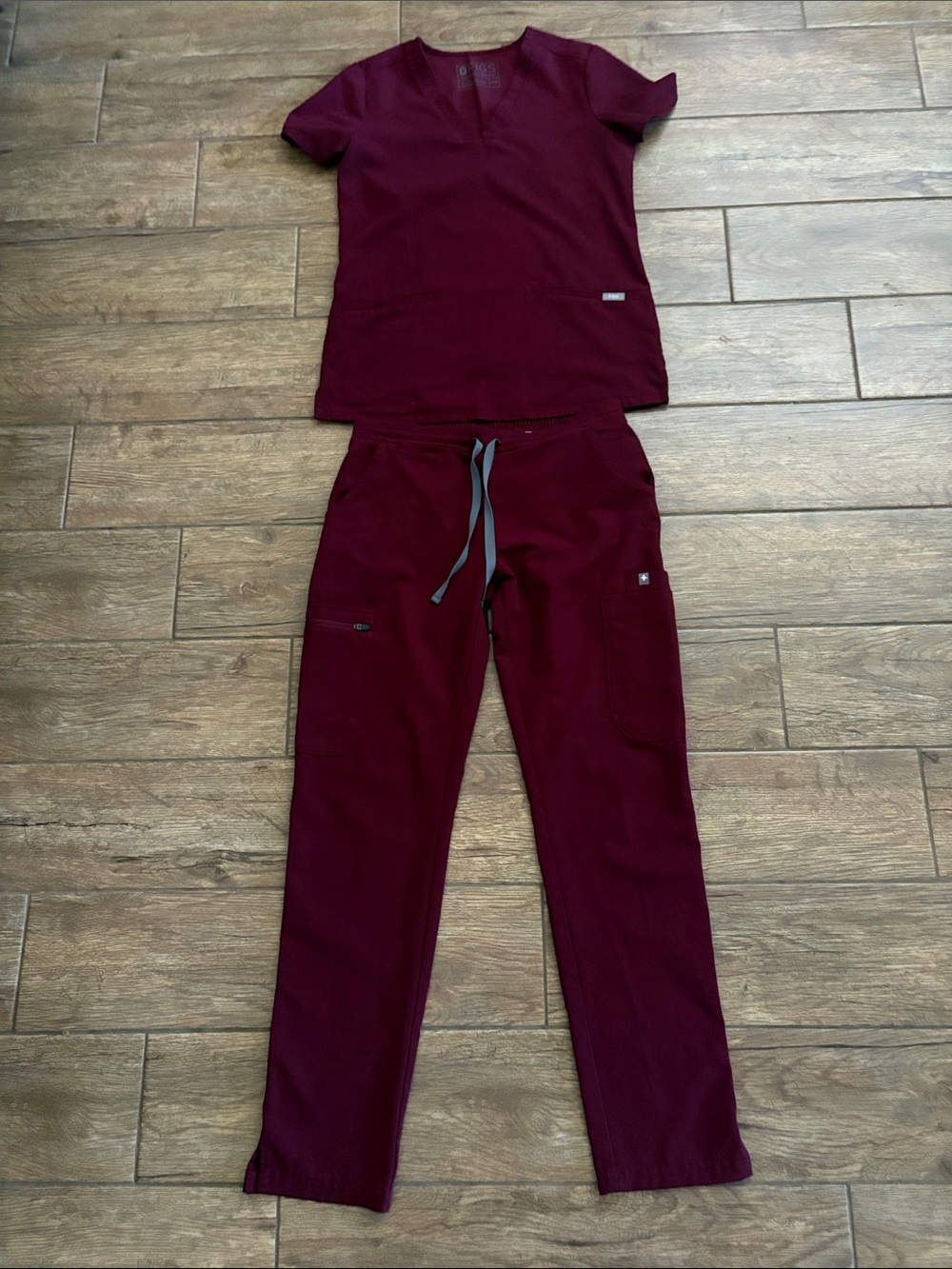 FIGS Women's Burgundy Straight-Leg Scrub Set
